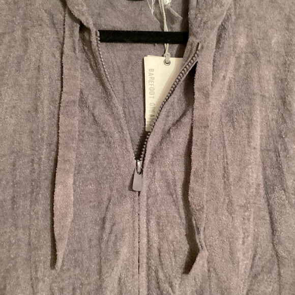 Barefoot Dreams Cozychic ultra light short sleeve zip up hoodie
Size L/XL. NWT - Picture 7 of 11